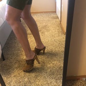 Michael Kors brown burgundy clogs heels Sz 8M